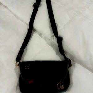 Lululemon crossbody black with gold zipper